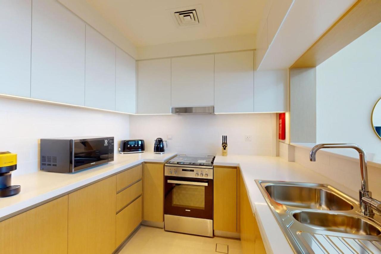 Creek Rise Tower 1 - Bright Two Bedroom Apartment *